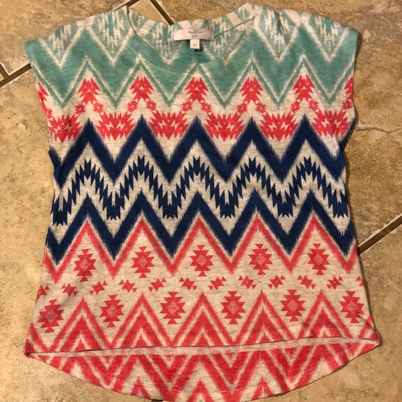 ⚡️3/$21 Girls ikat high/low top -size M - Picture 1 of 4